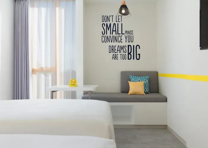 Yello Beachwalk Bali ホテル