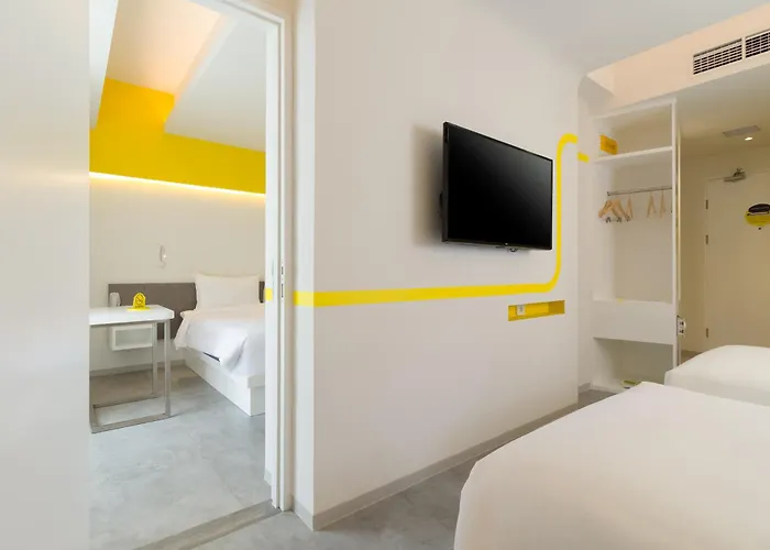 ホテル Yello Beachwalk Bali 3*