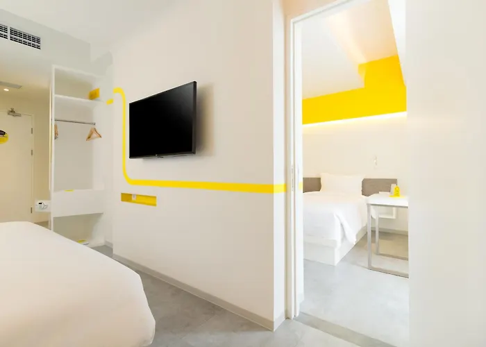 ホテル Yello Beachwalk Bali 3*