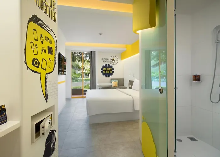 Yello Beachwalk Bali ホテル 3*