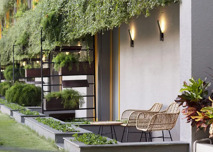 Yello Beachwalk Bali 3* クタ